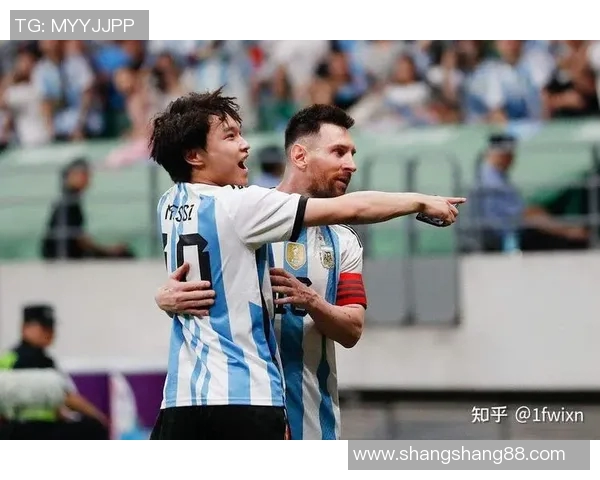 大度足球巨星以宽广胸怀赢得队友情谊与球迷尊敬