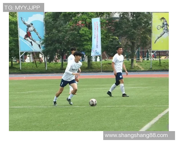 绿茵场上那些充满激情与创意的足球球星庆祝动作盘点 绿茵场上那些充满激情与创意的足球球星庆祝动作盘点